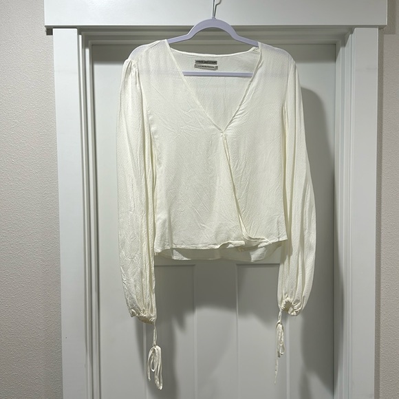 Urban Outfitters long baloon sleeve top - Picture 1 of 2